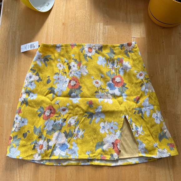 Sunday Best Floral Mini Skirt – Size 8 (NWT) - Picture 4 of 5